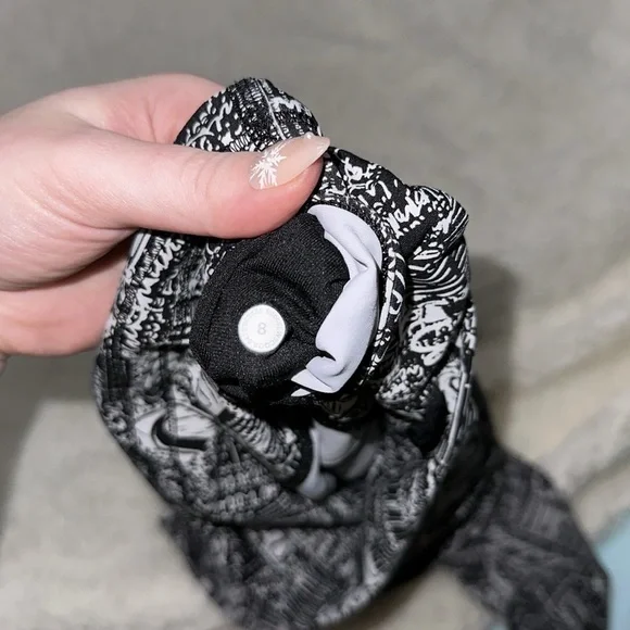 NEW! Lululemon 25” Wunder Train Leggings - Picture 5 of 5